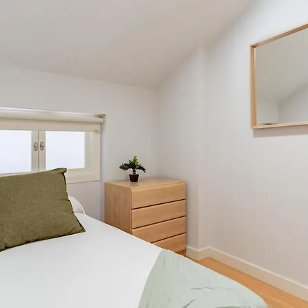 Picasso Duplex Deluxe Apartment
